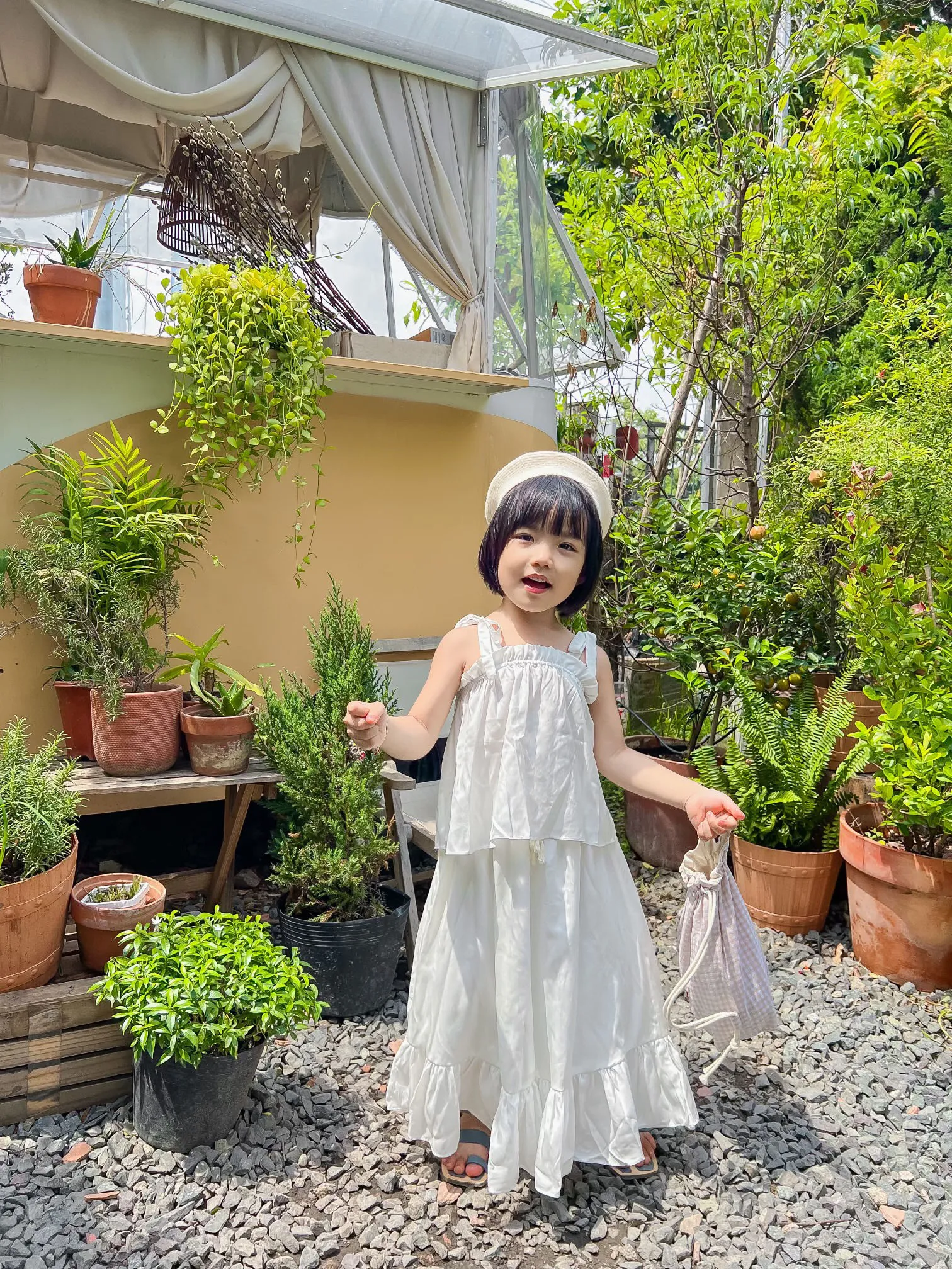 Váy 2 dây bản to cho bé