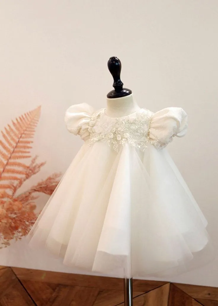 Váy ren trắng cổ sen